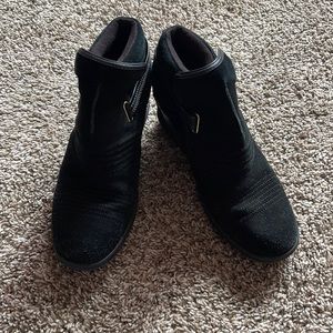 Skechers Leathe Wedge Ankle Boots with heel